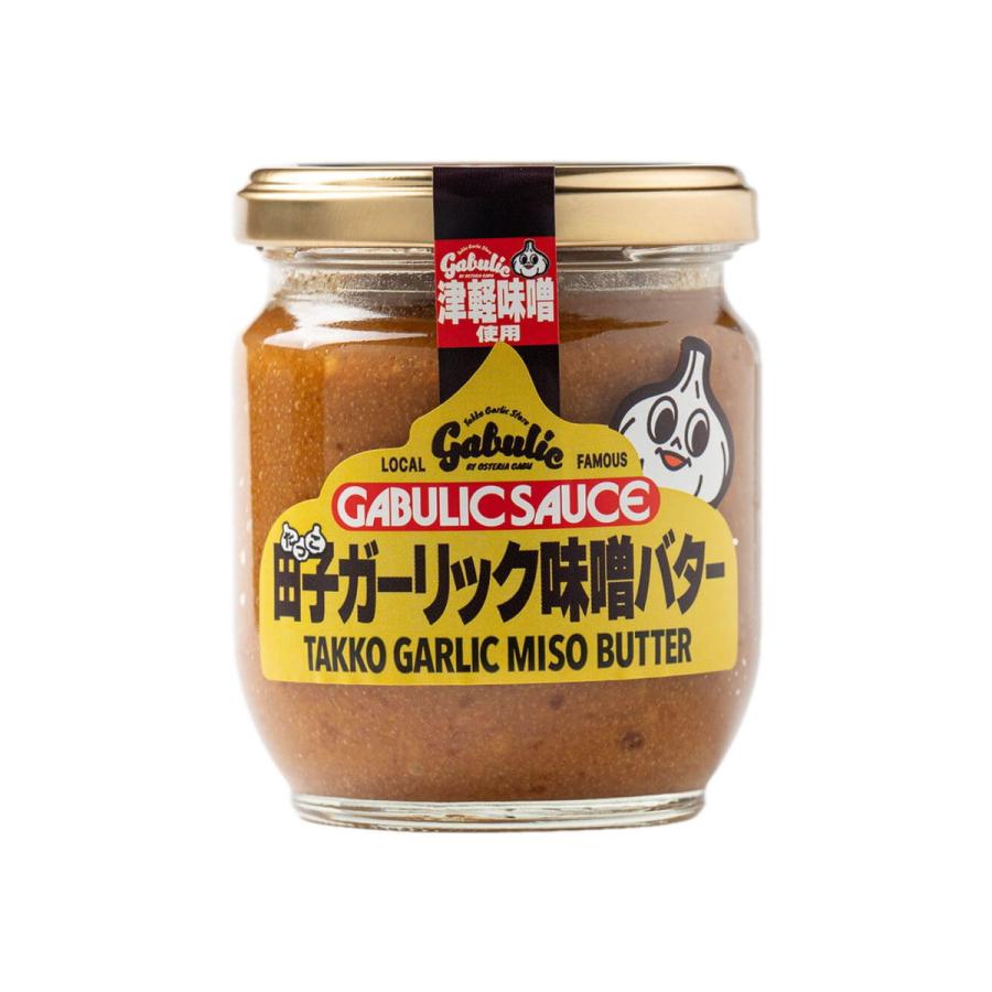 【商品特徴】田子にんにくの香りと味噌バターのコク。 ごはんが止まらない、至福のごはんのお供。 ごはんのお供にぴったりの「田子ガーリック味噌バター」は、青森県田子町産のにんにくをふんだんに使った贅沢な一品。 香ばしくまろやかに仕上げた鶏ひき肉に、コク深い津軽味噌とまろやかなバター、さらにかつおだしを合わせることで、濃厚ながらも上品な味わいに仕上げました。 ひと口で広がるにんにくの香りと味噌の旨み、バターのコクが絶妙に調和し、ごはんが止まらなくなるおいしさです。 熱々の白ごはんはもちろん、焼きおにぎりやパスタ、炒め物の味付けにもおすすめ。 青森の素材が生み出す“ごちそう感”を、毎日の食卓で手軽に楽しめる万能ごはんのお供です。 商品説明メーカー所在地 原材料 味噌(国内製造)、バター、にんにく、砂糖、玉ねぎ、鶏そぼろ、チキンエキス、かつおエキス、醤油、油脂加工品、かつおパウダー、香辛料/調味料(アミノ酸等)、カラメル色素、増粘多糖類、ビタミンB1、酸味料、香料、クチナシ色素、(一部に小麦・乳成分・大豆・りんご・鶏肉を含む) サイズ 65×65×80(mm) 原産国 日本 内容量 180g アレルギー表示 小麦、乳成分、大豆、りんご、鶏肉 温度帯 常温 メーカー名 株式会社ロル宮城県仙台市青葉区大町1丁目3-7 裕ビル8F