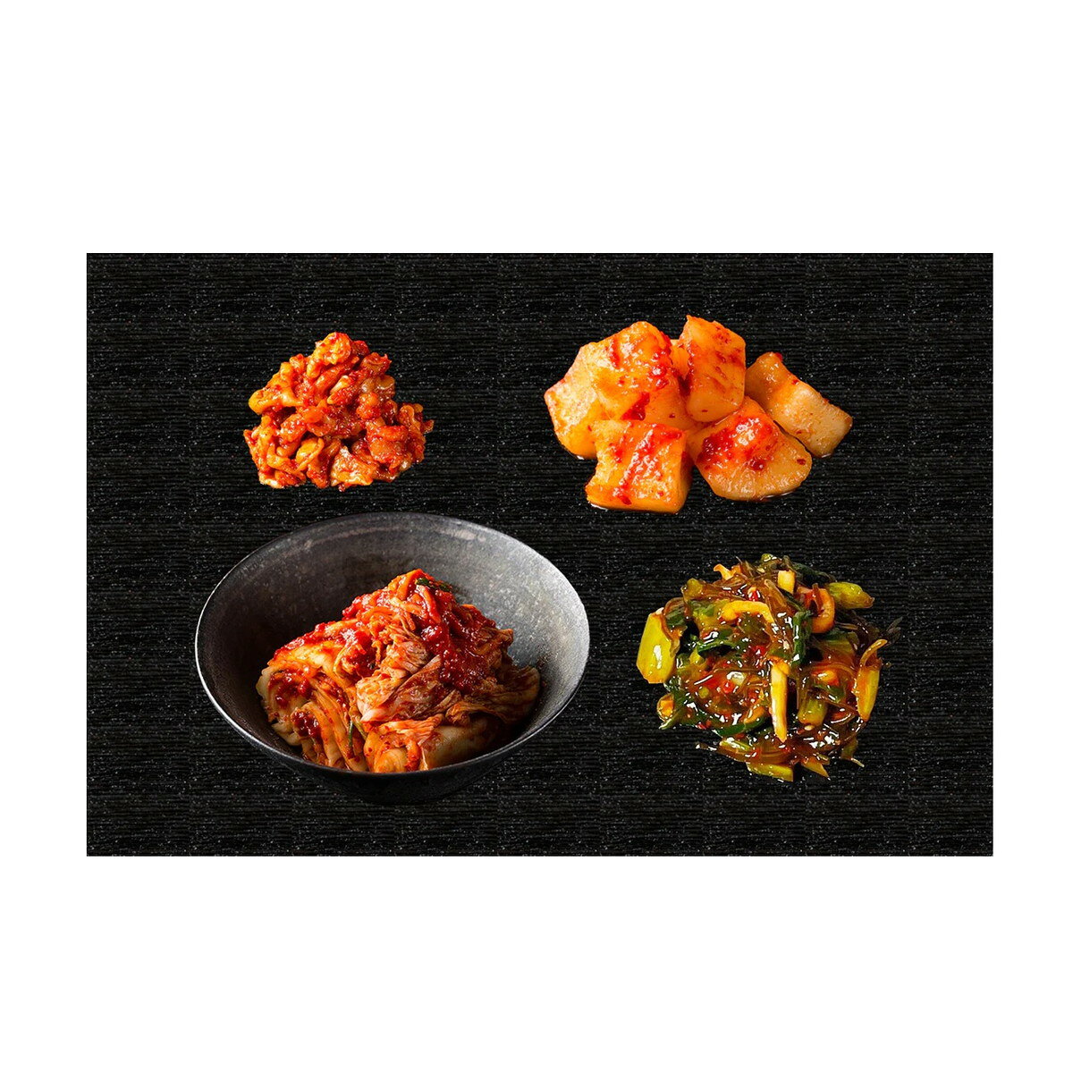 【商品特徴】慶のキムチは、新鮮な野菜や素材をプロが目利きし、季節に合わせて産地を変えるなど厳選を重ね、こだわり抜きました。 選び抜かれた素材を使い、熟練のキムチ職人が一つひとつ丹念に手作りし、新鮮な状態でお届けしています。 子どもからお年寄りまで楽しめる、素材本来の食感と旨味を最大限に生かした極上のキムチです。 【白菜キムチ】 川崎で行列の「慶のキムチ」が全国のご家庭で召し上がれます。 オリジナルレシピ開発に22年、青果店を営むオーナー渥美の野菜の目利き、キムチ職人40年の徹底したこだわりが詰まった、おつけもの慶の「王道」の人気商品です。 【カクテキ】 季節ごとの厳選された食材を使用。 ピリッと辛く、食材の甘味そしてコク、”職人 城野”が厳選した韓国産のアミえび、フルーツなどを使っているのがその秘密。 ご購入後、酸味、とろみがでてきたら、スープに使うのがまた美味しいです。 【野沢菜昆布ねば～るキムチ】 製造スタッフからの提案で生まれた「野沢菜昆布ねば〜るキムチ」。 あごが落ちるほど旨い、ご飯三杯いける逸品に仕上がりました。 【チャンジャ】 ごま油の風味と辛さが絶妙な一品。 アラスカ産のタラを使用。 安価で売られている中国産や日本産などとは歯ごたえが違います。 神奈川の老舗、岩井の胡麻油を使用。 冷凍も可能ですが、再冷凍はおすすめ出来ません。 当店のチャンジャには、タラの胃袋の「筋繊維」が糸状に入っております。 胃袋の一部で全く問題ございませんので、安心してお召し上がりください。 商品説明メーカー所在地 原材料 【白菜キムチ】白菜(国産)、漬け原材料(大根、唐辛子、砂糖、白桃、にんにく、食塩、りんご、ねぎ、イカの塩辛、にら)/調味料(アミノ酸等)、酸味料 【カクテキ】大根、唐辛子、砂糖、白桃缶、にんにく、りんご、アミの塩辛(韓国産)、食塩、調味料(アミノ酸等)、酸味料 【野沢菜昆布ねば～るキムチ】野沢菜(国産)、昆布、人参、ごま、漬け原材料(大根、ねぎ、りんご、白桃、にんにく、にら、いか塩辛、唐辛子、食塩、砂糖、調味酢(醸造酢、梅酢、食塩、その他)、アミノ酸液、水飴、醤油、たん白加水分解物調味料/調味料(アミノ酸等)、酸味料、甘味料(ステビア)、増粘剤(キサンタンガム)、(一部に小麦・ごま・大豆・いか・りんご・ももを含む) 【チャンジャ】タラの胃袋(アメリカ産)、唐辛子、塩、調味料(アミノ酸等)、にんにく、砂糖、ごま油、醤油 サイズ 200×150×50(mm) 原産国 日本 内容量 白菜キムチ100g、カクテキ100g、野沢菜昆布ねば～るキムチ100g、チャンジャ40g アレルギー表示 大豆、小麦、ごま、えび、いか、りんご、もも 温度帯 冷蔵 メーカー名 有限会社グリーンフーズあつみ神奈川県川崎市川崎区大島3-35-7