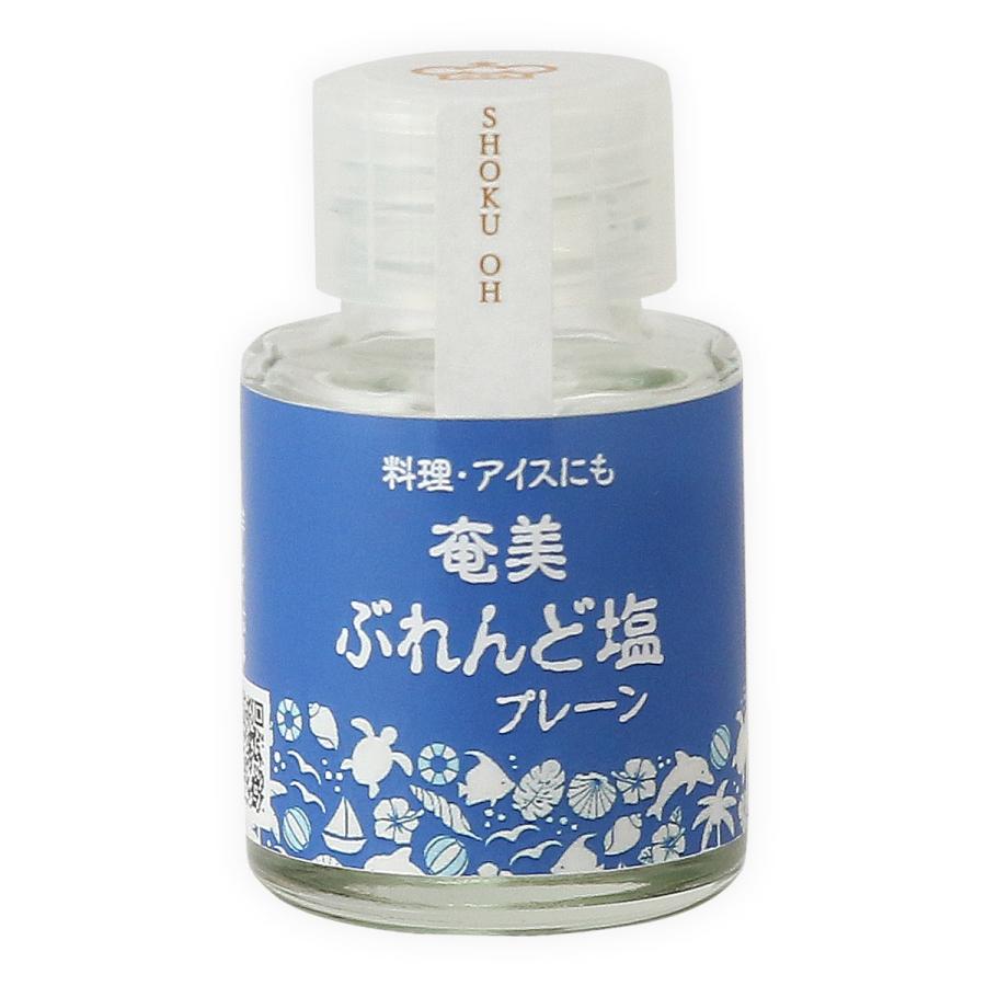 【商品特徴】「奄美ぶれんど塩」は瀬戸内海の釜炊き塩と奄美大島の珊瑚礁塩、徳之島の珊瑚礁干潟塩の独自の製法によるブレンド塩です。 それぞれを焼き塩にして後、2タイプのグラインドにかけ「テーブルソルトとしての使いやすさ」と「少量で美味しさを感じるまでのスピード感ある美味しい旨味の引き出し」を両立させたテーブルソルトです。 【使い方】殆どの料理、野菜、果物、アイスクリーム、和菓子、チーズ系の洋菓子に少量かけて瞬時にスピード感のある美味しさアップを図ることが出来ます。 【特質】脳は「最初の感じた塩味で塩が足りているか足りないかを判断して美味しさを感じる」ので、減塩料理に使用する事で「塩を使って塩の摂取量を美味しく減らせる」使用ができるテーブルソルトです。 【変わり種】ウイスキーや焼酎にひと振りして味わうと甘く深みのある味に瞬時に変化します。 商品説明メーカー所在地 原材料 食塩(香川、徳之島、奄美大島製造) サイズ 73×45×45(mm) 原産国 日本 内容量 45g アレルギー表示 なし 温度帯 常温 メーカー名 合同会社食王埼玉県行田市長野1-28-7