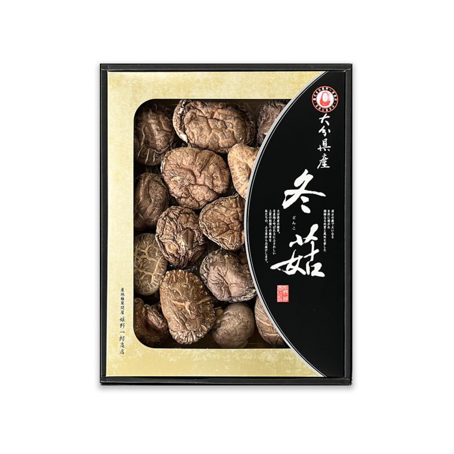 【商品特徴】普段使いに最適で、丸い形を生かしたお料理や、角切りにカットして使うなど乾しいたけの食感を楽しむお料理におすすめです。 どんこは、大分県を代表する品柄。 寒い時期にゆっくりと育ったもので、傘の肉が厚く、足(柄)が太いというのが特徴です。 形としては丸型で傘が開ききらずにふちが内側に巻き込んでいます。 商品説明メーカー所在地 原材料 しいたけ(原木) サイズ - 原産国 日本 内容量 120g アレルギー表示 なし 温度帯 常温 メーカー名 株式会社姫野一郎商店大分県竹田市大字会々2718番地
