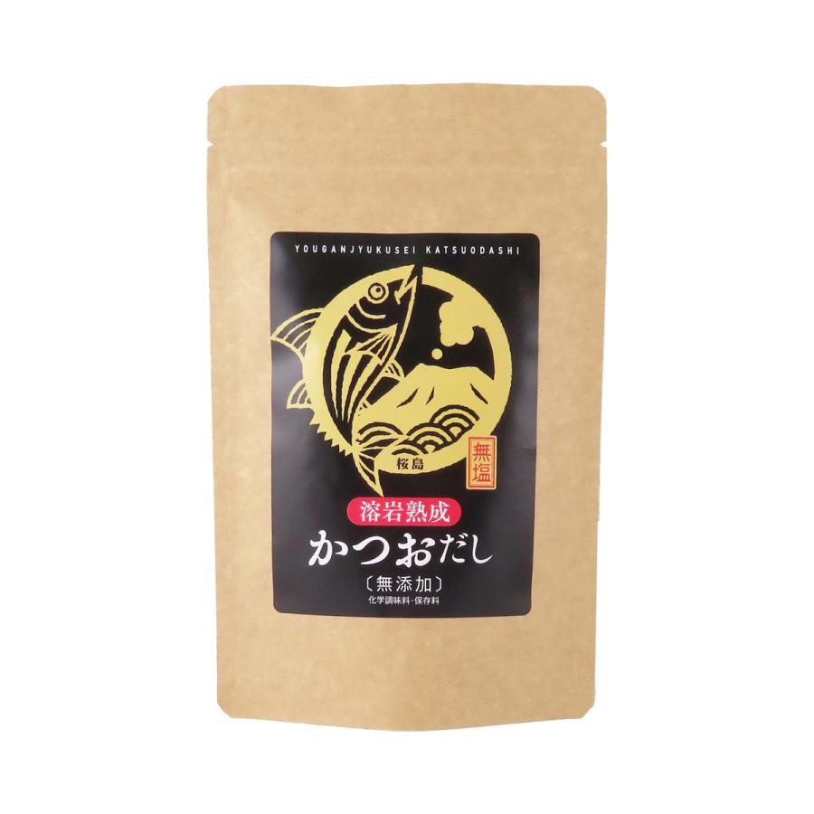 【商品特徴】鹿児島県枕崎市産鰹を使用したこだわりの万能だしです。 鹿児島県枕崎市産鰹を桜島の溶岩で熟成させた鰹節と、国産昆布、椎茸を使用した、こだわりの万能だしです。 食塩や化学調味料などを一切使用せず、原料のみを使用しております。 お好みで味付けをして下さい。 溶岩は遠赤外線効果が高く、鰹節製造過程で中からも熱が伝わり、鰹節本来のうま味を閉じ込め、燻製由来のえぐみが少ない鰹節に仕上がります。 商品説明メーカー所在地 原材料 鰹節(国内製造)、昆布粒、椎茸粉末 サイズ - 原産国 日本 内容量 70g(10g×7包) アレルギー表示 なし 温度帯 常温 メーカー名 宝山九州株式会社福岡県春日市春日3丁目75番