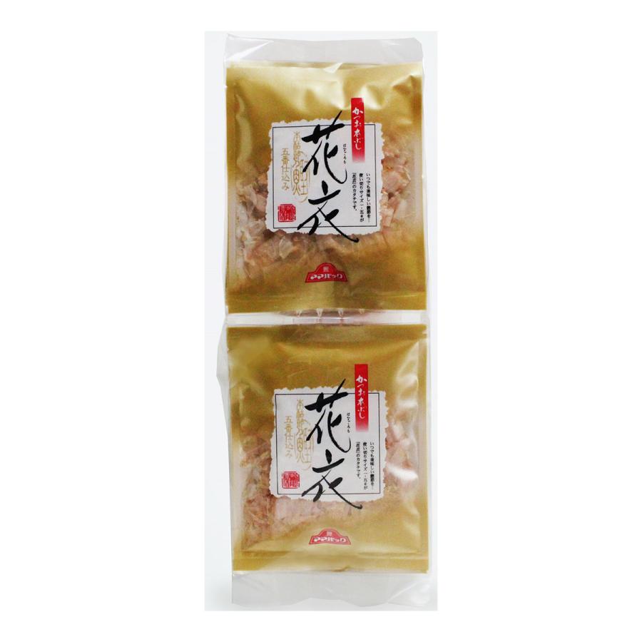 【商品特徴】本場・鹿児島の本枯節の五番仕込を使用した「花衣」は、鰹パックの最高級品です。 鰹パックは開封した時から酸化がはじまり、せっかくの風味が時間の経過とともに損なわれていきます。 残さず美味しい状態で食べきっていただきたいという思いから生まれた、食べきり使いきりパックです。 商品説明メーカー所在地 原材料 かつおのかれぶし サイズ 270×90×50(mm) 原産国 日本 内容量 1.5g×10袋 アレルギー表示 なし 温度帯 常温 メーカー名 株式会社サザンフーズ鹿児島県南さつま市金峰町高橋3075-21