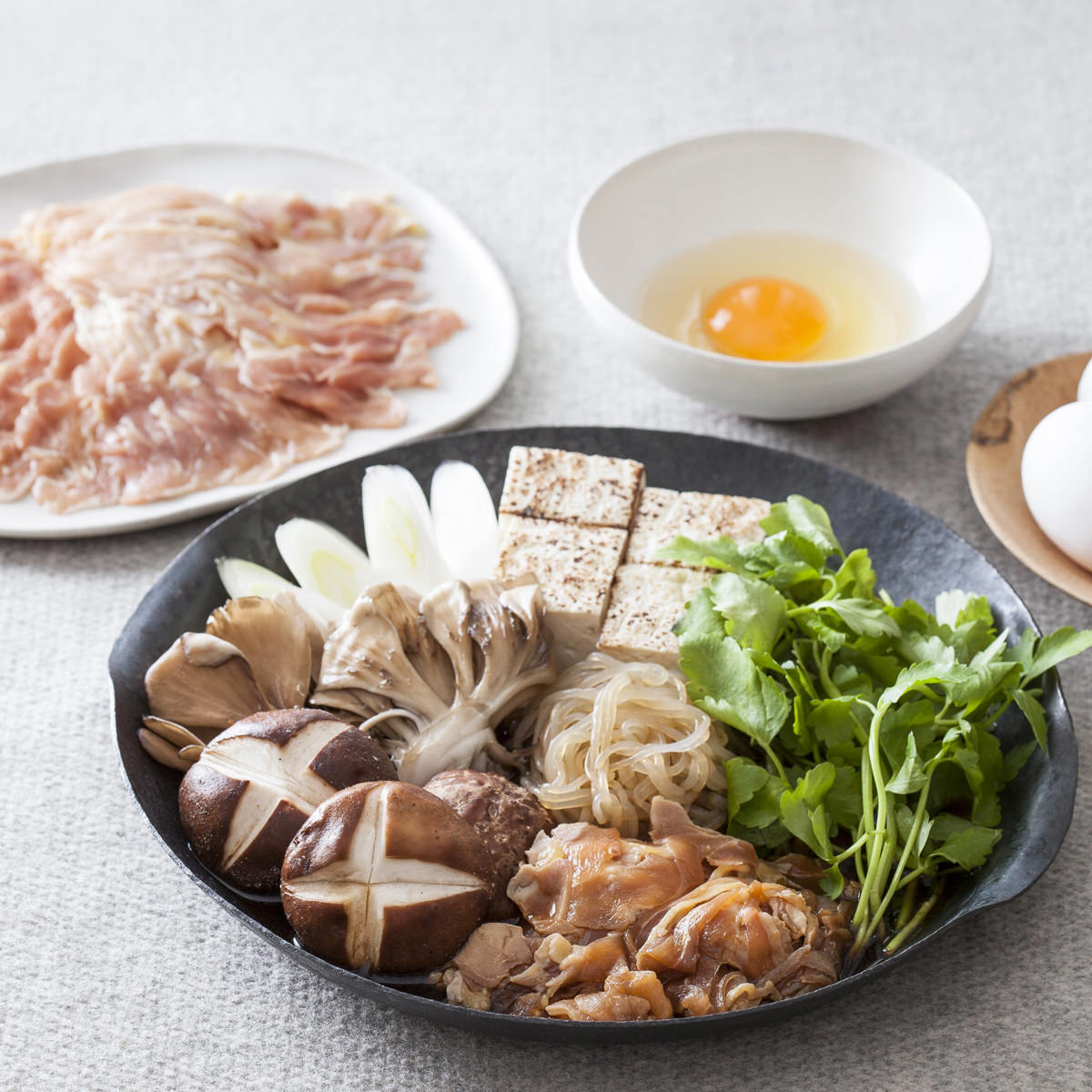 比内地鶏 火内鶏 簡単鶏すきセット 鶏肉 すきやき 鶏だんご 秋田 すき焼き 鶏うまし 精肉 秋田産 地鶏 スライス すき焼きセット