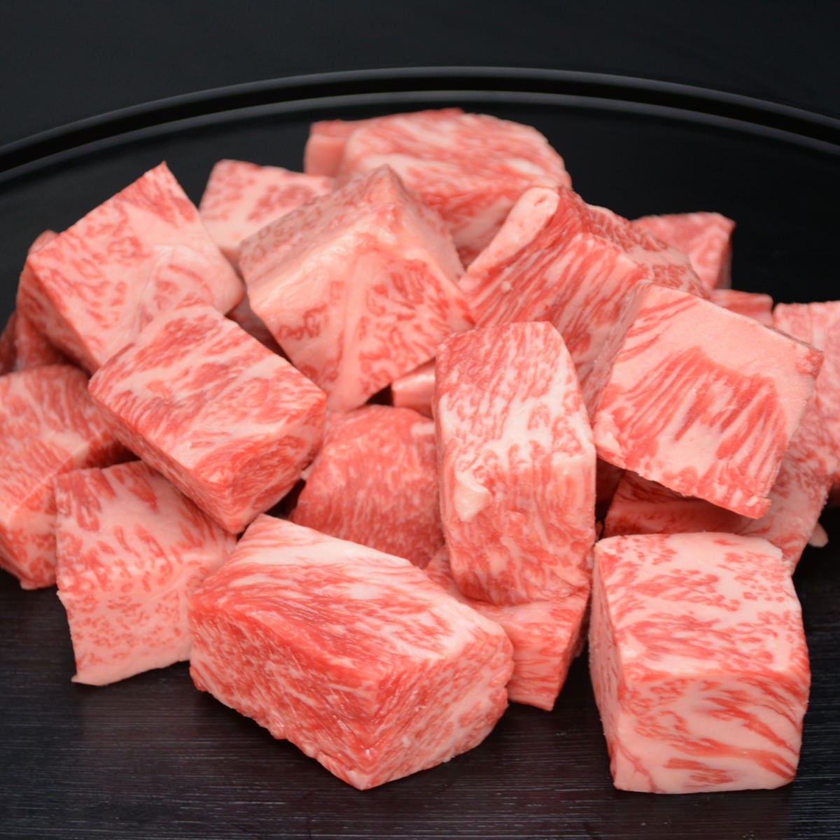 松阪牛 サイコロステーキ ブレンド 300g 牛肉 ステーキ 高級 グルメ 産地直送 和牛 焼肉 バーベキュー 三重県 松阪まるよし