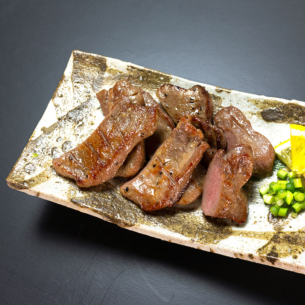 仔牛の牛タン丸ごと一本 塩麹熟成 240g 牛タン 牛肉 仔牛 丸ごと タン 霜降り 赤身...