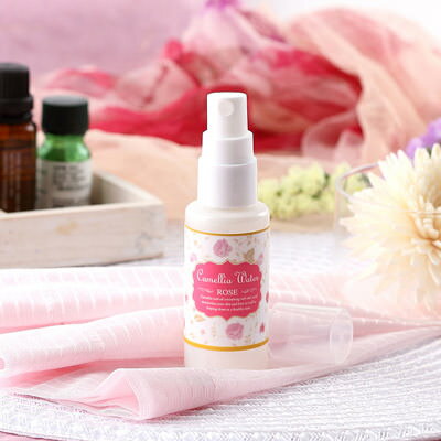 椿オイルにダマスクローズの香りを 合わせた カメリアウォーター ローズ