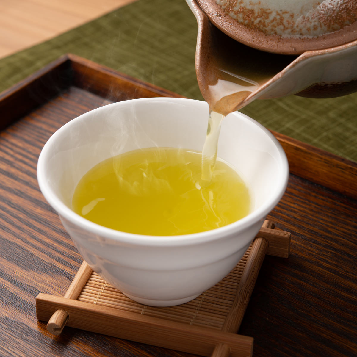 【路地栽培で茶葉の旨みにこだわった美味しい日本茶です】九州の太陽の光をたっぷり浴びた八女茶。「路地栽培」にて栽培したお茶はうぐいす色で、茶葉の内容成分が侵出しやすいよう、「深蒸し製法」にて加工していますので、茶葉の持つ濃厚な甘味や旨味と爽やかな渋味を楽しめます。癒される日本茶のかおりは茶葉ならでは。ご贈答用にもおすすめです。【名称】緑茶、日本茶【数量・内容】煎茶(100g)×2袋、白折(100g)×1袋【賞味期間】製造日より365日【原材料】緑茶類似商品はこちら嬉野茶 2袋 セット 嬉野茶白折 緑茶 日本茶3,628円徳用 狭山茶 3袋 セット お茶 緑茶 茶葉 5,080円嬉野茶 高級 詰合せ 3袋 セット 嬉野茶白折3,628円狭山 味自慢 4袋 セット お茶 緑茶 茶葉 5,080円緑茶 種子島茶 セット 2種 松寿 たねがしま6,757円煎茶 自然と人をつなぐお茶 100g 静岡県産2,209円嬉野茶 バラエティセット 茶葉 ティーバッグ 3,240円嬉野玉緑茶ギフト 嬉野茶 茶葉 ティーバッグ 6,986円緑茶 岡女男面茶 3種 詰め合わせ 銘茶 特選6,594円新着商品はこちら2024/5/20豆酩 豆腐のもろみ漬け 3個セット 豆腐 発酵3,918円2024/5/20いちじくジャム2本と星イチジク1袋セット 2種3,045円2024/5/20M-天の川1kg木箱 玉井製麺所 奈良県 伝統4,550円再販商品はこちら2024/5/20送料無料 房子さんの 60g×6袋 あぐりの里2,583円2024/5/16富錦樹 フージンツリー 人気メニュー食べ比べセ10,900円2024/5/16石川のひとくち玄米チップス サクザク 25g×3,368円