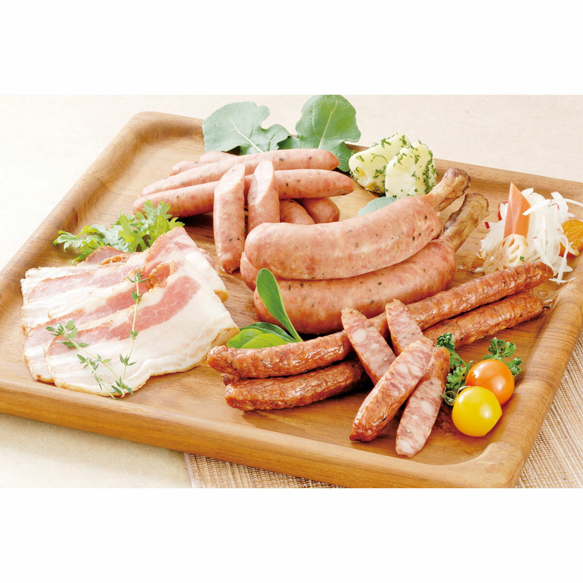 ソーセージ詰合せ〔荒挽ウィンナー100g×2、炭火焼ベーコン(スライス)80g、骨付ソーセージ180g、スティッククラコウ110g〕のサムネイル