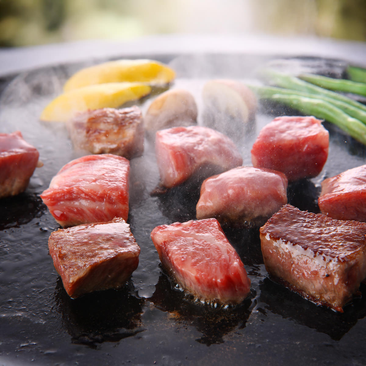 紀州和華牛 ダイスカット ステーキ サーロイン 300g 冷凍牛肉 サイコロステーキ 牛肉 黒毛和牛 和歌山県産 和牛 ステーキ肉 冷凍 nipponselect-10200180 産直お取り寄せNセレクト サンプル画像3