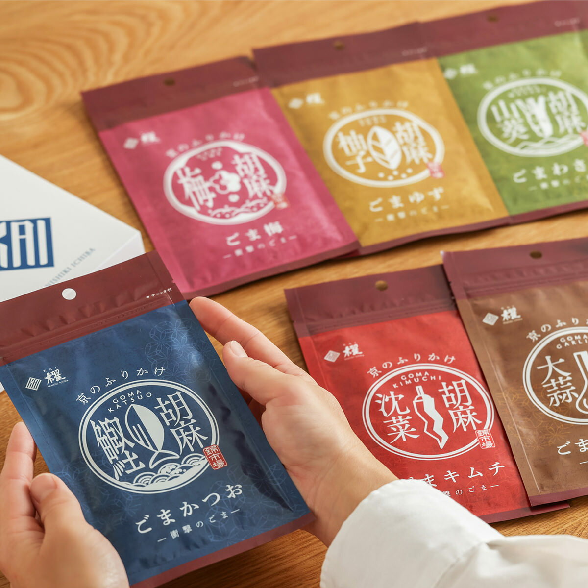錦市場 京ふりかけ ごまふりかけ 8種詰め合わせ ギフト箱入り ふりかけ ごま 食べ比べ ふりかけギフト 胡麻 かつお うめ キムチ ご飯のお供【北海道・沖縄県・離島 配送不可】のサムネイル
