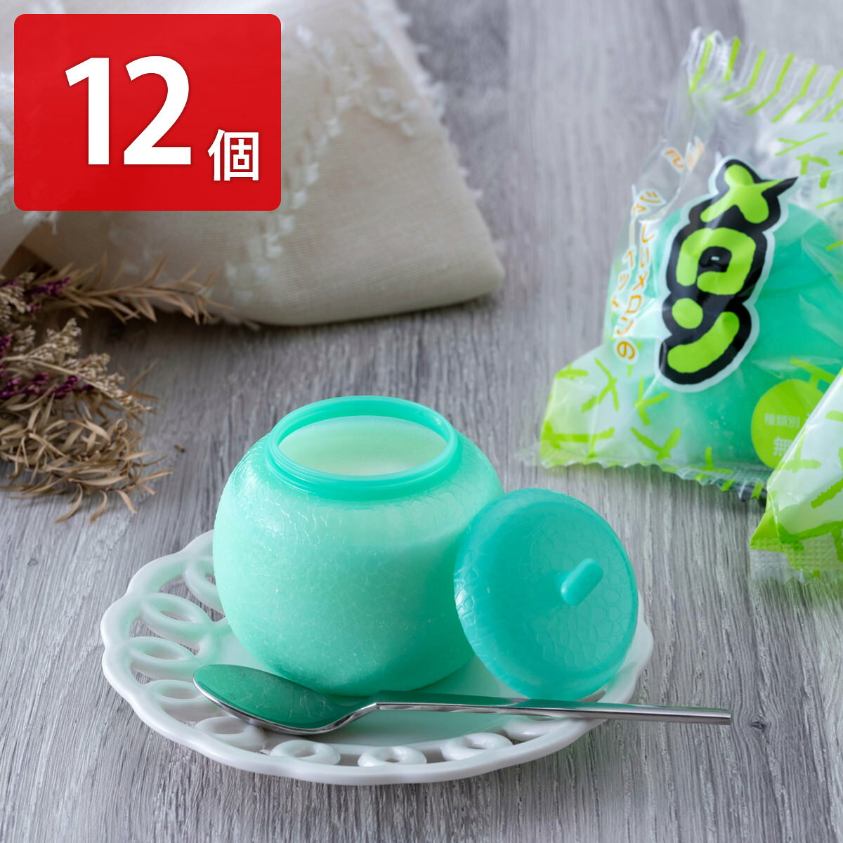 かわいいメロン型の容器に入った「フタバ食品 メロン シャーベット」です。レトロかわいいメロン型の容器に、すっきりと爽やかな味わいのメロンシャーベットを入れました。どこか懐かしいメロン味シャーベットの味わいをお楽しみください。食べ終わった後の容器は、おままごとの道具や小物入れなどとしてもご利用いただけます。夏のおやつやデザートなどにどうぞ。【名称】氷菓【数量・内容】105ml×12【原材料】水あめ(国内製造)、砂糖、果糖、デキストリン、脱脂粉乳/安定剤(増粘多糖類)、酸味料、乳化剤、着色料(紅花黄、スピルリナ青)、香料、(一部に乳成分・りんごを含む)【アレルギー情報】掲載商品には、アレルギーの原因といわれる原材料を含んでいる場合がございます。 くわしくはお問い合わせフォームにてご連絡ください。【アイスクリーム配送の注意事項】ご不在・転居等の事情により、配送業者の保管期間内に商品をお受取りいただけなかった場合は当社へ返送されます。商品の特性上返送された商品は破棄となりますので、再送ならびに返金は一切承ることができません。予めご了承のうえご注文ください。類似商品はこちらフタバ食品 サクレ あずき アイス 20個 か5,400円フタバ食品 サクレ アイス 詰め合わせ 食べ比3,996円フタバ食品 レモン牛乳 メロン アイス 食べ比4,320円フタバ食品 かき氷 詰め合わせ 食べ比べセット4,698円フタバ食品 ソフトコーン アイス バニラ 103,564円サクレ レモン 20個 シャーベット 氷菓 洋5,400円レモン牛乳 カップ 12個 アイス 洋菓子 ス3,780円椛島氷菓 カバ印 ジェラート アイス 食べ比べ4,980円カバ印 村岡総本舗 コラボ アイス 詰め合わせ5,000円新着商品はこちら2026/10/19やま磯 味のり 卓上バラエティセット ギフト 4,060円2026/10/19みのり工房 みちのく寒流のり 鹿児島茶 煎茶 4,060円2026/10/19みのり工房 みちのく寒流のり 鹿児島茶 上煎茶5,121円再販商品はこちら2026/10/22数量限定 北海道産たらばがに 棒肉詰 2缶セッ17,388円2026/10/20純系名古屋コーチン100％ ボーンブロススープ7,344円2026/10/20純系名古屋コーチン100％ ボーンブロススープ10,044円