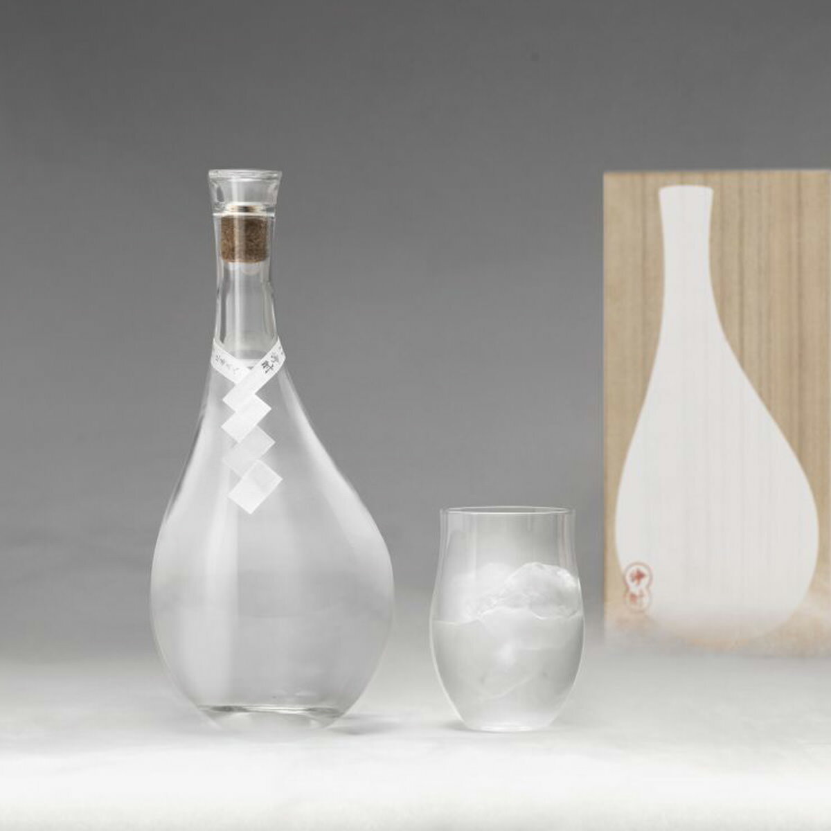 浄酎 Purified Spirit 銀紙垂 710ml 桐箱入 リキュール 日本酒 お取り寄せ 純米酒 和酒 アルコール飲料 酒 低温浄溜