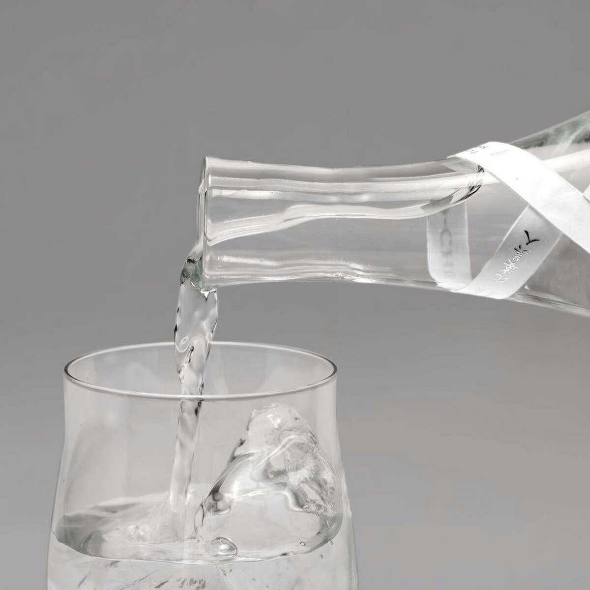 産直お取り寄せNセレクトの浄酎 Purified Spirit 銀紙垂 710ml 桐箱入 リキュール 日本酒 お取り寄せ 純米酒 和酒 アルコール飲料 酒 低温浄溜｜アングル3