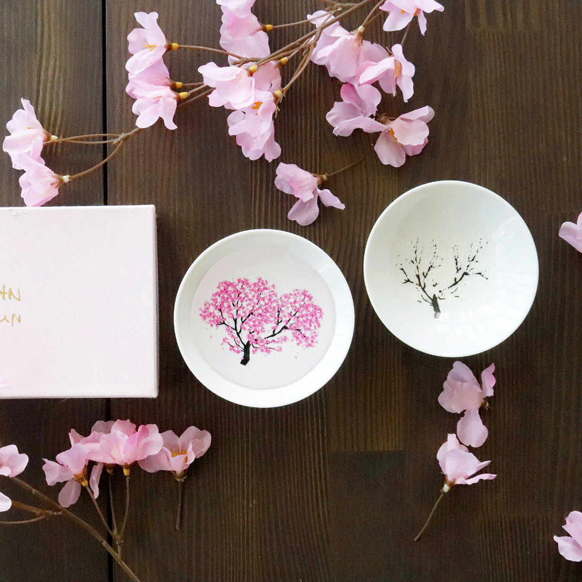 冷感桜 平盃ペアセット 食器 おしゃれ グラス 磁器 日本製 きれい 酒器 かわいい 平盃 色が変わ