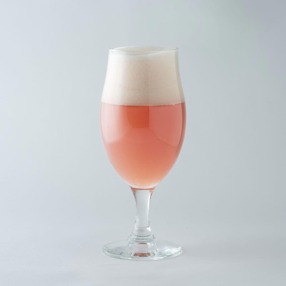 「八ヶ岳ルバーブハウス ルバーブビールヘイジー」は、珍しいほのかなピンク色が特徴の、芳酵な旨みが感じられるビールです。どんな料理にも相性がよく、カクテル感覚でお飲みいただけます。小麦麦芽を使用したヴァイツェンタイプで、きめ細かい泡を長く楽し...