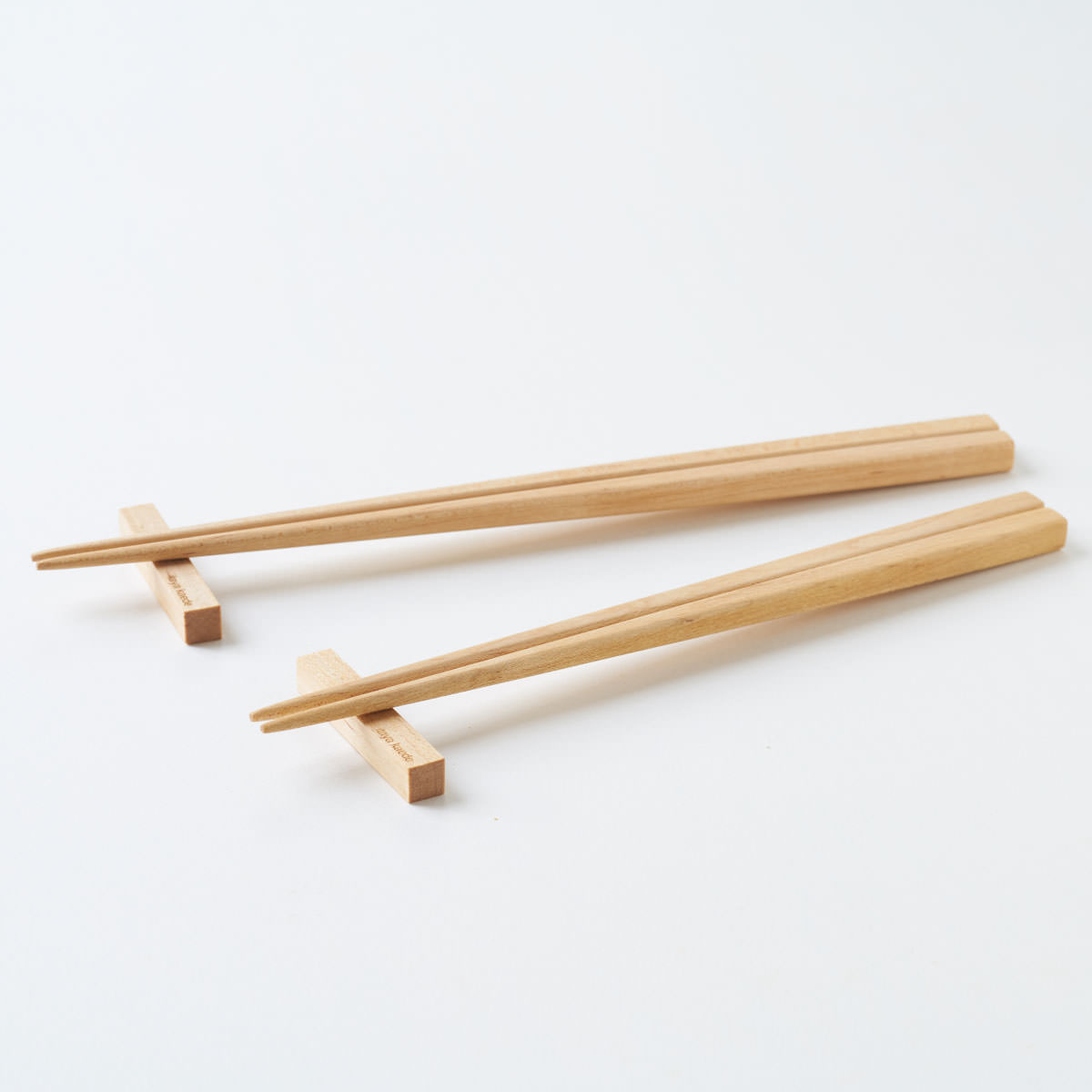 日本の木の箸 夫婦セット 桐箱付き 夫婦箸 箸置き セット 日本製 はし 食器 生活雑貨 箸 お祝い 山形名品