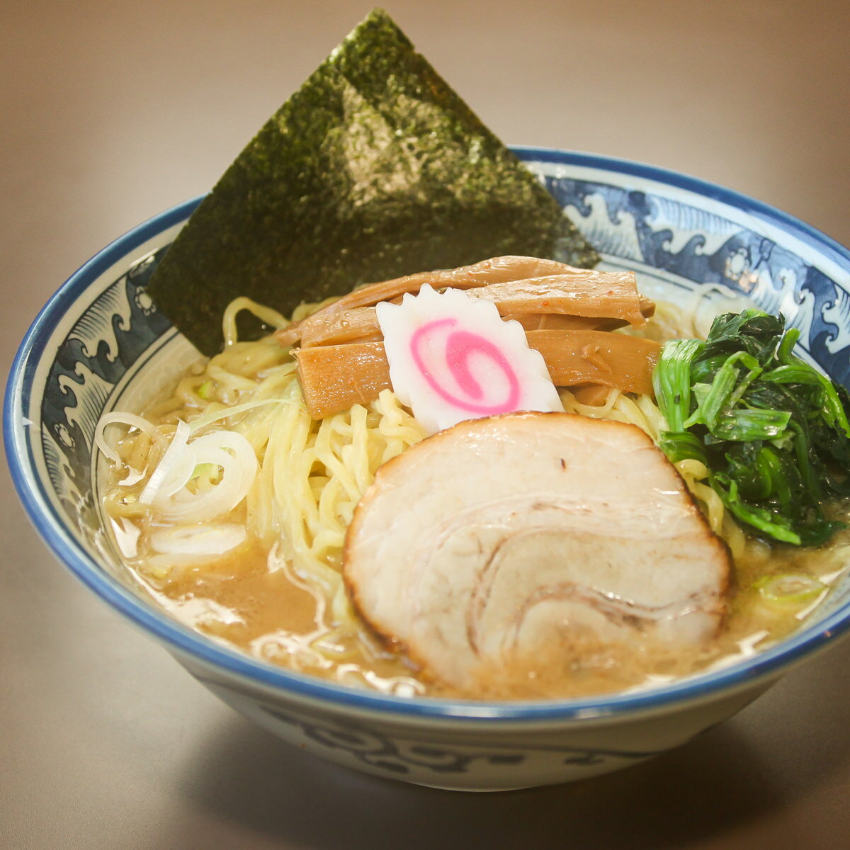 麺彩房 らーめん 冷凍 2食セット ラーメン お取り寄せ とんこつラーメン ご当地ラーメン 魚介豚骨 極太麺 豚骨ラーメン 夜食 とんこつ