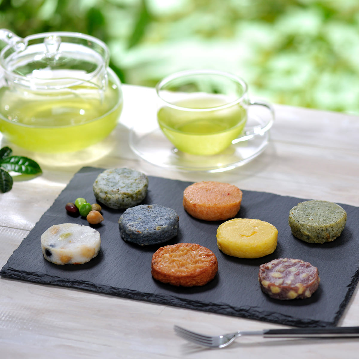 吉之助キッチン 8種彩りフレーバー さつま揚げ 詰め合わせ 特上揚 さつま芋 ゆず皮 知覧緑茶 あおさ 赤唐辛子 他 各2 練り物 鹿児島 お取り寄せ 薩摩揚げ【北海道・東北地方 配送不可】