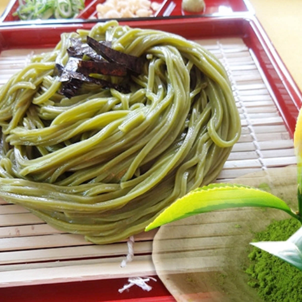伊勢の精 鈴鹿抹茶めん 半生 2人前4袋 鈴鹿抹茶めん めんつゆ 半生麺 三重県 抹茶麺 お取り寄せ 麺 国産小麦
