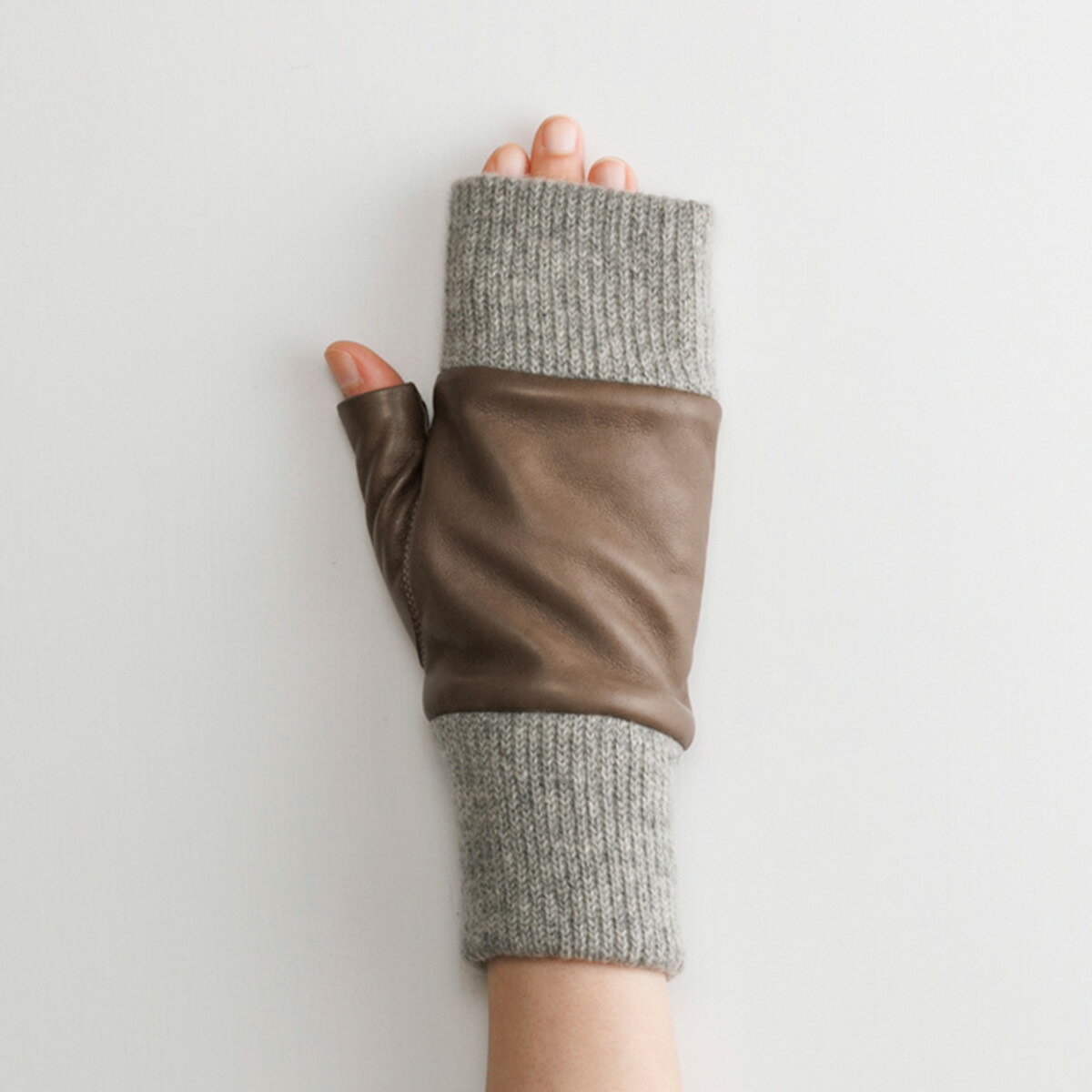 KURODA 女性用 革手袋 指なし イタリアンシープ 手袋 レディース レザーグローブ 羊革 フィンガーレス