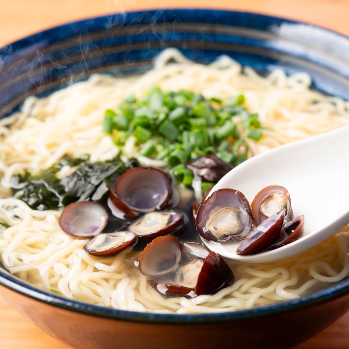蜆ラーメン しお味 十三湖しじみ100％ たっぷり しおラーメン ご当地グルメ 青森県 お取り寄せグルメ　青森県 十三湖産 しじみラーメン 6人前 ラーメン 塩味 拉麺 塩ラーメン お取り寄せ シジミラーメン 十三湖産しじみ 砂抜きしじみ ご当地ラーメン