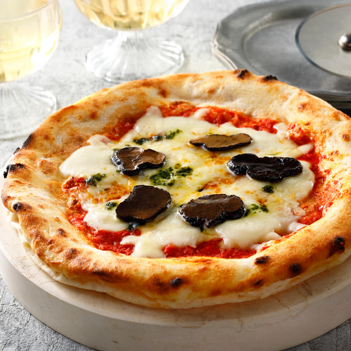 Pizza - 香味小堂 トリュフ香る マルゲリータ ピザ 2枚 ピザ 冷凍 焼くだけ ナポリ風ピザ 冷凍ピザ 惣菜【沖縄県・離島 配送不可】