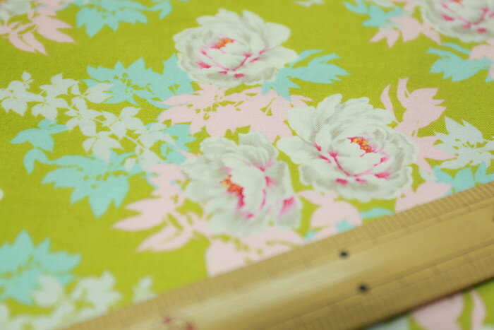 【ティルダ ファブリック/Tilda】Tilda W110 Beach Peony 100028 Lime