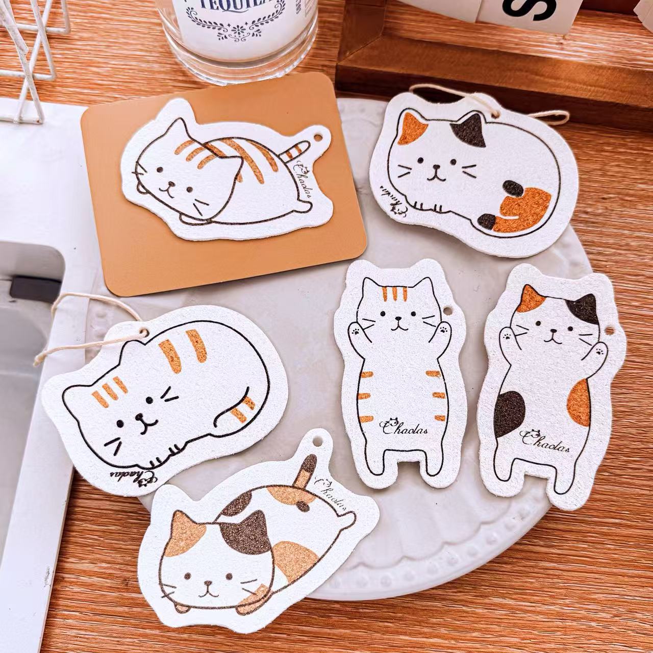 Rakuten - 猫 スポンジ 6枚セット 圧縮 木材パルプ キッチンスポンジ 吸水 速乾 清潔 エコ 食器洗い ネコ柄 かわいい プチプラ コンパクト 衛生的 抗菌 食器洗い用 雑貨 ねこ好き ねこグッズ ギフト プレゼント 台所 シンク 茶碗洗い 油汚れ落とし 送料無料