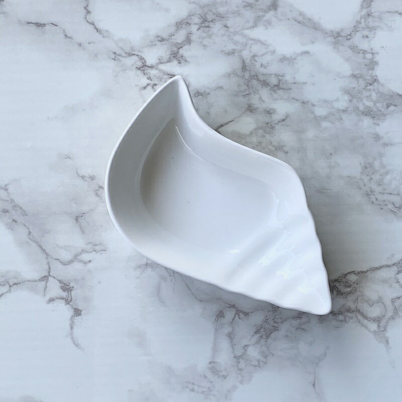 小鉢 白磁 おしゃれ (法螺貝型 12cm) タレ入れ【薬味入れ 業務用 アウトレット 訳あり レンジOK 食洗機対応】