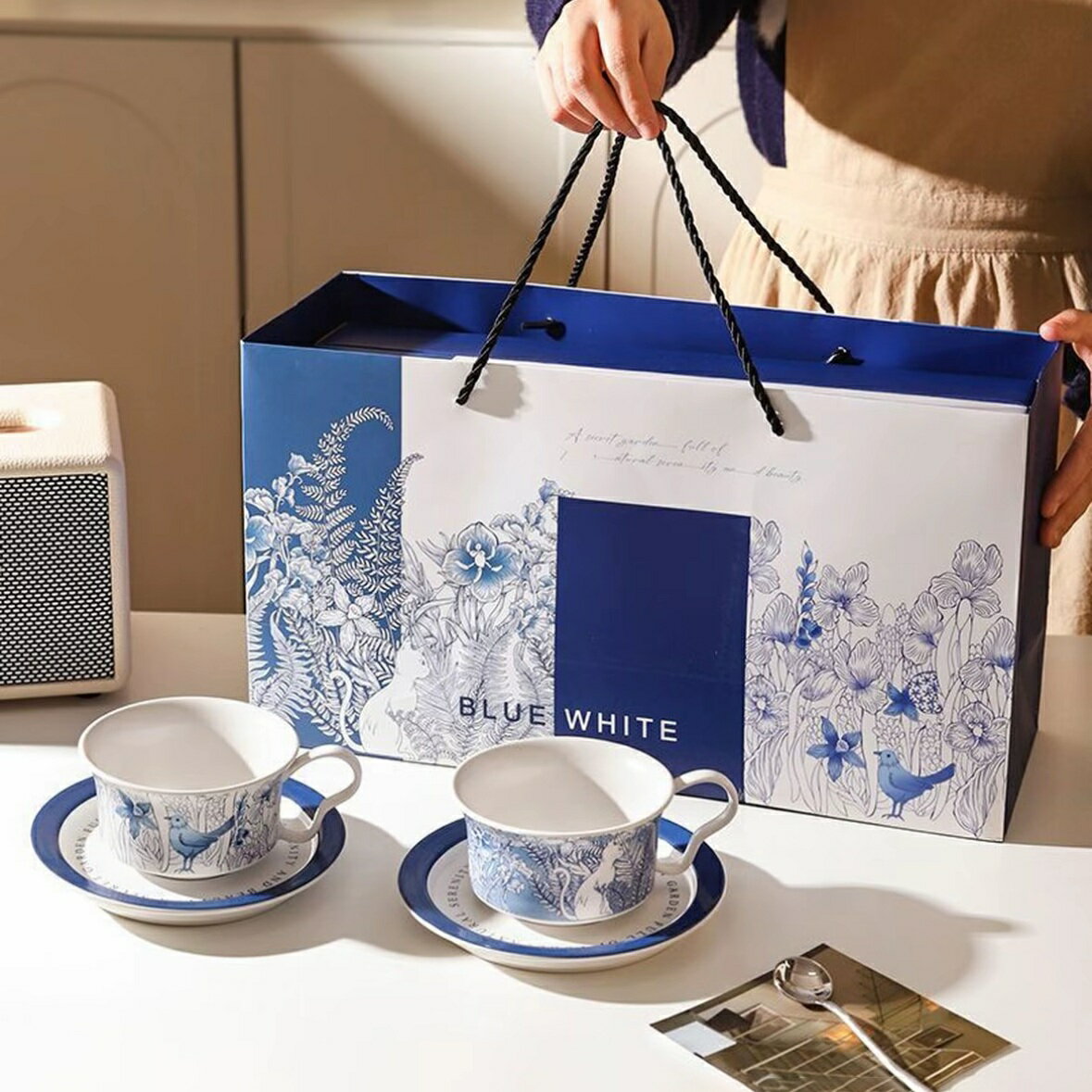 コーヒーカップセット 母の日プレゼント 化粧箱付き 高級 絵付けカップ 白猫 青い鳥