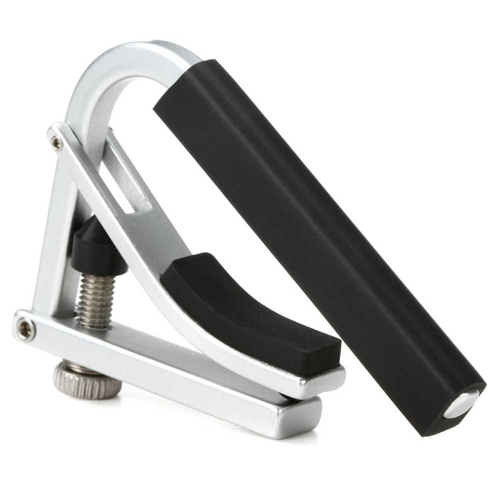 高品質のアルミニウムを使用し、スタンダードモデルより約50%の軽量化を実現。 カポの重量によるサウンドへの影響を軽減します。 発売より変わることのない確立されたレバーデザインは、調整スクリューにより楽器のネックグリップに合わせてワンタッチでスムーズな取り付けが可能。 表面は耐久性の高いアノダイズド仕上げです。 nylon string guitar capo, lightweight クラシックギターなどの指板がフラットで幅の有るギター向け。 ■ラバー幅：約54mm　■重さ：約24g　