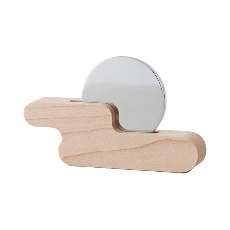 日本的な雲のモチーフのあたらしい神様の鏡ができました。 神鏡は、神様のご神体とも言われる大切な神具です。 高い所にいらっしゃる神様への敬意を表した雲のモチーフを より親しみやすく、現代的なデザインに仕上げました。 はじめての神鏡におすすめです。 無垢のメイプルの上質で穏やかな風合いは洋室にも和室にも、しっくりなじみます。 古来から吉祥とされる雲のモチーフを、現代的なデザインに仕上げました。 かすみ雲の間から姿を現す、月をイメージ。 目にする度に、ほっこりする丸みのある形が特徴です。 幅(W) 90 奥行(D) 15 高(H) 55 商品写真は、 お使いのモニター設定、お部屋の照明等により実際の商品と色味が異なる場合がございます。