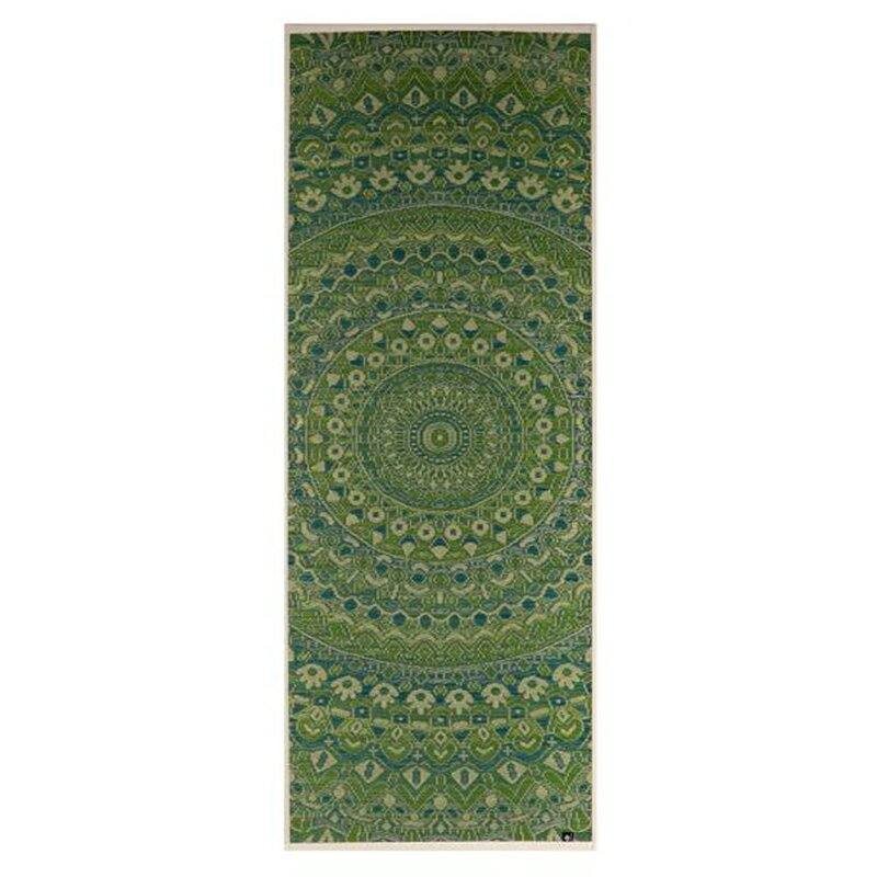 ＜イケヒコ・コーポレーション い草ヨガマット 66×185cm mandala 碧 あお 畳 ヨガ 日本製＞ ●ヨガインストラクターさんもおすすめする畳ヨガマット。い草の香りでリラックス効果も抜群。 ●国産のい草を使用しているため、一本一本が太く、表皮が厚く繊維がキメ細かいので弾力性があり、耐久性に優れています。 ●裏材にはTPE（熱可塑性エラストマー）を使用しているため、焼却時に有害物質を発生しにくく地球環境にやさしい素材でもあります。また裏材にPVC素材を使用しているものよりも軽くて持ち運びしやすくなりました。 ●い草には消臭効果や湿度調節効果もあるため、汗のにおいも気にならずさらっとした肌触りでべたつき感もありません。また嬉しい抗菌防臭効果もあります。 ●通常のヨガマットより幅と長さが少し大きめに作られているので、全身をのびのびと動かしやすく身長が高い方でも使いやすいサイズになっています。 【商品仕様】 サイズ：約66×185cm カラー：碧(アオ) 組成：表地=い草、裏地=TPE3mm 原産国：日本製 洗濯表示：洗濯不可 商品写真は、 お使いのモニター設定、お部屋の照明等により実際の商品と色味が異なる場合がございます。