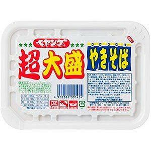 ●原材料 油揚げめん（小麦粉、植物油脂、ラード、しょうゆ、食塩、香辛料）、添付調味料（ウスターソース、糖類、たん白加水分解物、食塩、香味油、牛肉エキス、香辛料）、かやく（キャベツ、味付け鶏ひき肉、ごま、香辛料、アオサ、紅生姜）、カラメル色素、調味料（アミノ酸等）、酸味料、増粘剤（グァーガム）、かんすい、香辛料抽出物、酸化防止剤（ビタミンE、ローズマリー抽出物）、重曹、ビタミンB2、甘味料（カンゾウ） ●栄養成分1食(237g)あたり エネルギー1081kcal ペヤング ソースやきそばを2倍にボリュームUPしました。 1食で満腹感がしっかり感じられる商品です。※商品は自社店舗販売と在庫を共有しているため、在庫更新のタイミングにより、在庫切れの場合やむをえずキャンセルさせていただく可能性があります。●原材料 油揚げめん（小麦粉、植物油脂、ラード、しょうゆ、食塩、香辛料）、添付調味料（ウスターソース、糖類、たん白加水分解物、食塩、香味油、牛肉エキス、香辛料）、かやく（キャベツ、味付け鶏ひき肉、ごま、香辛料、アオサ、紅生姜）、カラメル色素、調味料（アミノ酸等）、酸味料、増粘剤（グァーガム）、かんすい、香辛料抽出物、酸化防止剤（ビタミンE、ローズマリー抽出物）、重曹、ビタミンB2、甘味料（カンゾウ） ●栄養成分1食(237g)あたり エネルギー1081kcal ペヤング ソースやきそばを2倍にボリュームUPしました。 1食で満腹感がしっかり感じられる商品です。