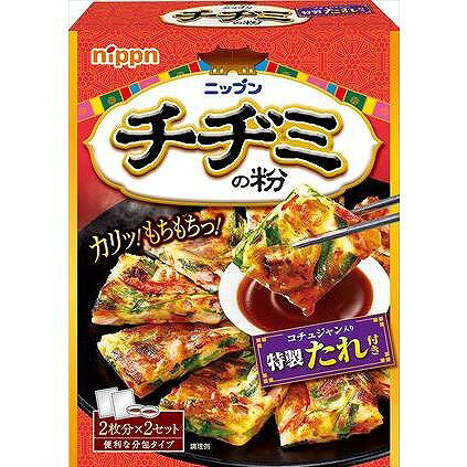 原材料：【チヂミの粉】小麦粉(国内製造)、砂糖、食塩、でん粉、香辛料、乳糖、チキンエキスパウダー、野菜エキスパウダー、たん白加水分解物/加工でん粉、調味料(アミノ酸等)、増粘多糖類、(一部に小麦・卵・乳成分・大豆・鶏肉を含む)【たれ】しょうゆ、醸造酢、植物油脂、コチュジャン、砂糖、清酒、にんにく、食塩、オイスターソース、すりごま、香辛料/調味料(アミノ酸)、増粘剤(キサンタンガム)、酸化防止剤(V.E)、(一部に小麦・ごま・大豆を含む) 内容量：380g 栄養成分 (1袋分（チヂミの粉150g、たれ40g）あたり)：エネルギー566kcal、たんぱく質11.1g、脂質4.1g、炭水化物121.0g、カリウム231.4mg、リン156.3mg、食塩相当量6.1g 外はカリッと中がもちもちっとしたチヂミの粉の分包タイプ。 使いやすく本格的な味が手軽に楽しめます。コチュジャン入り特製たれ付きです。 ※商品の改訂等により、パッケージデザイン・内容等は予告なく変更される場合がございます。 ※商品は自社店舗販売と在庫を共有しているため、在庫更新のタイミングにより、在庫切れの場合やむをえずキャンセルさせていただく可能性があります。原材料：【チヂミの粉】小麦粉(国内製造)、砂糖、食塩、でん粉、香辛料、乳糖、チキンエキスパウダー、野菜エキスパウダー、たん白加水分解物/加工でん粉、調味料(アミノ酸等)、増粘多糖類、(一部に小麦・卵・乳成分・大豆・鶏肉を含む)【たれ】しょうゆ、醸造酢、植物油脂、コチュジャン、砂糖、清酒、にんにく、食塩、オイスターソース、すりごま、香辛料/調味料(アミノ酸)、増粘剤(キサンタンガム)、酸化防止剤(V.E)、(一部に小麦・ごま・大豆を含む) 内容量：380g 栄養成分 (1袋分（チヂミの粉150g、たれ40g）あたり)：エネルギー566kcal、たんぱく質11.1g、脂質4.1g、炭水化物121.0g、カリウム231.4mg、リン156.3mg、食塩相当量6.1g 外はカリッと中がもちもちっとしたチヂミの粉の分包タイプ。 使いやすく本格的な味が手軽に楽しめます。コチュジャン入り特製たれ付きです。 ※商品の改訂等により、パッケージデザイン・内容等は予告なく変更される場合がございます。 ※商品は自社店舗販売と在庫を共有しているため、在庫更新のタイミングにより、在庫切れの場合やむをえずキャンセルさせていただく可能性があります。