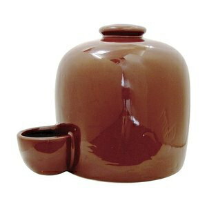 しっかりと重みのある陶器製の水飲み容器です。 重さがあるのでひっくり返すのを防ぎ、中身をこぼしにくくなります 本体サイズ:155×200×165mm※商品は自社店舗販売と在庫を共有しているため、在庫更新のタイミングにより、在庫切れの場合やむをえずキャンセルさせていただく可能性があります。しっかりと重みのある陶器製の水飲み容器です。 重さがあるのでひっくり返すのを防ぎ、中身をこぼしにくくなります 本体サイズ:155×200×165mm