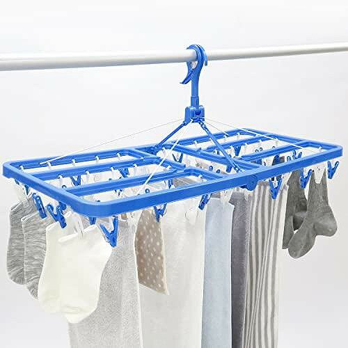 ●仕様 サイズ:約幅40×奥行85×高さ36.5cm 内容量:1個 材質:本体・ピンチ：ポリプロピレン、ワイヤー：鉄線（ポリエチレン被膜）、バネ：鋼線 生産国:ベトナム 毎日のお洗濯でたっぷり干せる、ピンチ54個付き大型角ハンガー。 ジョイント部両脇の反りを抑えるため中心を壁で補強した構造の、軽くて扱いやすいフレームです。 物干し竿や洗濯ロープにしっかり固定できるキャッチ式で、直径38mmのふとん干し用太竿にもご使用になれます。 キャッチ部が90度ごとにカチッと止まるので、干す時のハンガーの回転を抑えます。 ハンガーの回転を抑えるので、竿に対して直角に干すと物干し竿の幅を取らずに省スペース干しが、竿に対して平行に干すと狭いベランダでも壁や網戸で洗濯物を汚しにくくなります。 キャッチ部にカモイフックが付いていますので、カモイにも掛けられます。※商品は自社店舗販売と在庫を共有しているため、在庫更新のタイミングにより、在庫切れの場合やむをえずキャンセルさせていただく可能性があります。●仕様 サイズ:約幅40×奥行85×高さ36.5cm 内容量:1個 材質:本体・ピンチ：ポリプロピレン、ワイヤー：鉄線（ポリエチレン被膜）、バネ：鋼線 生産国:ベトナム 毎日のお洗濯でたっぷり干せる、ピンチ54個付き大型角ハンガー。 ジョイント部両脇の反りを抑えるため中心を壁で補強した構造の、軽くて扱いやすいフレームです。 物干し竿や洗濯ロープにしっかり固定できるキャッチ式で、直径38mmのふとん干し用太竿にもご使用になれます。 キャッチ部が90度ごとにカチッと止まるので、干す時のハンガーの回転を抑えます。 ハンガーの回転を抑えるので、竿に対して直角に干すと物干し竿の幅を取らずに省スペース干しが、竿に対して平行に干すと狭いベランダでも壁や網戸で洗濯物を汚しにくくなります。 キャッチ部にカモイフックが付いていますので、カモイにも掛けられます。