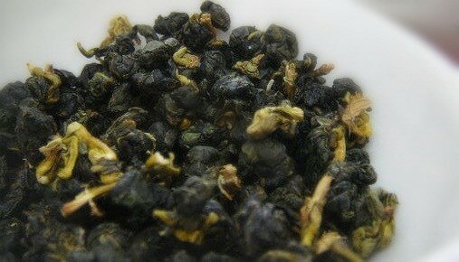 【烏龍茶】（ウーロン茶）【台湾烏龍茶】【梨山華崗高冷茶 】150grアルミ真空パック2袋セット、高地栽培茶のメッカ梨山華崗地区で作られる最高級烏龍茶の一つです。【林峰の選ぶ特選高級烏龍茶】（取寄品代引不可）