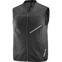 SENSE AERO WIND VEST 次のゴールを目指す。タイムを縮める。ペースを保つ。全力で何かに立ち向かう人にとって、あらゆる要素が決め手となります。Salomon の男性用 SENSE Aero ウィンドベストが、超軽量でかつ、防風性、撥水性、通気性に優れているのはそのためです。収納ポケットにパッキングできるのも嬉しい特徴です。 ・PFC フリーの防風・撥水素材で、突風や雨をシャットアウト。 ・Smart Vent と適所に配されたレーザーホールにより、最高の通気性を実現します。 ・超軽量で半透明の素材を用いたミニマルデザインのこの製品は、ベルトや、ハイドレーションベスト、バックパックに収納できます。 重量（g）：50 本体：100% ナイロン サイズ：S、M、L、XL ※ 胸囲サイズ(cm) / S：91-97cm、M：97-103、L：103-109、XL：110-118 ※ ウエストサイズ(cm) / S：77-83cm、M：83-89、L：89-95、XL：96-104