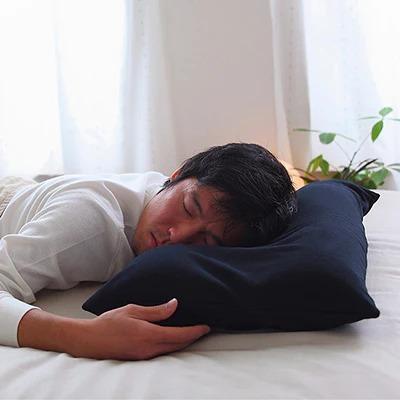 送料無料 枕 まくら ピロー 王様 夢枕 日本製 専用カバー付き ブラック色