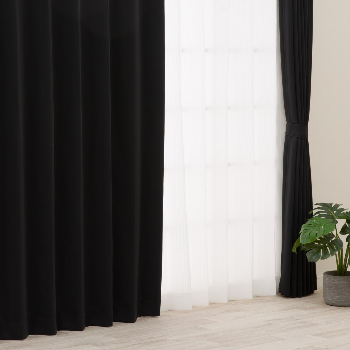 遮光1級・防炎カーテン　10色120サイズ（バリエ BK）【メーカー直送・】