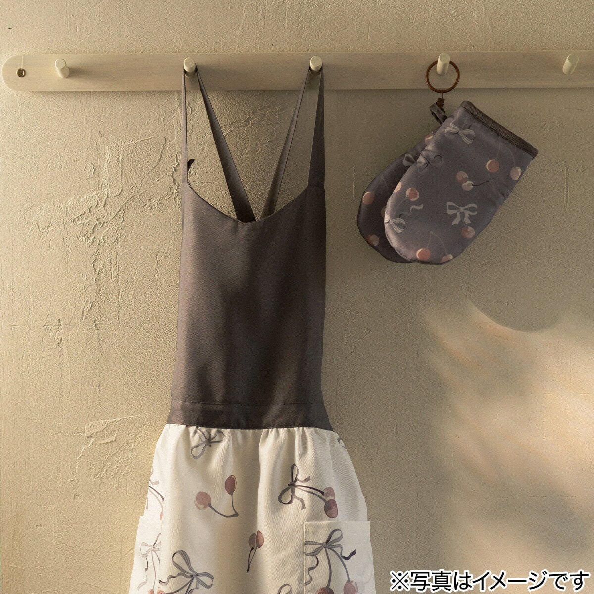 両手に使えるキッチンミトン(リボンチェリー NG09) デコホーム