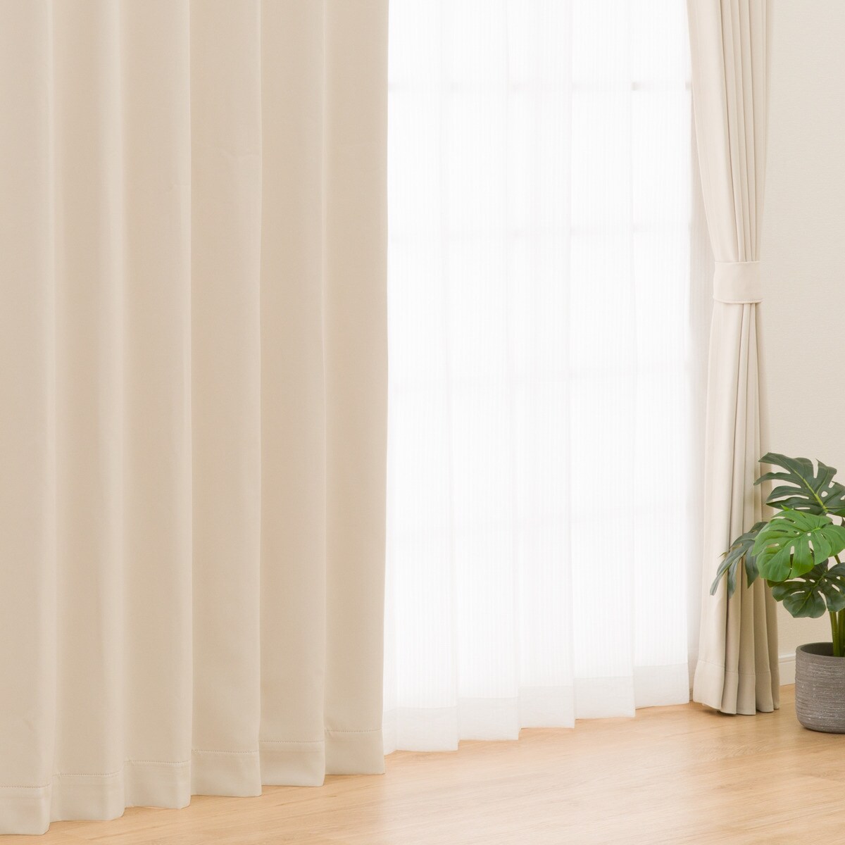 遮光1級・遮熱カーテン(RD086 IV)