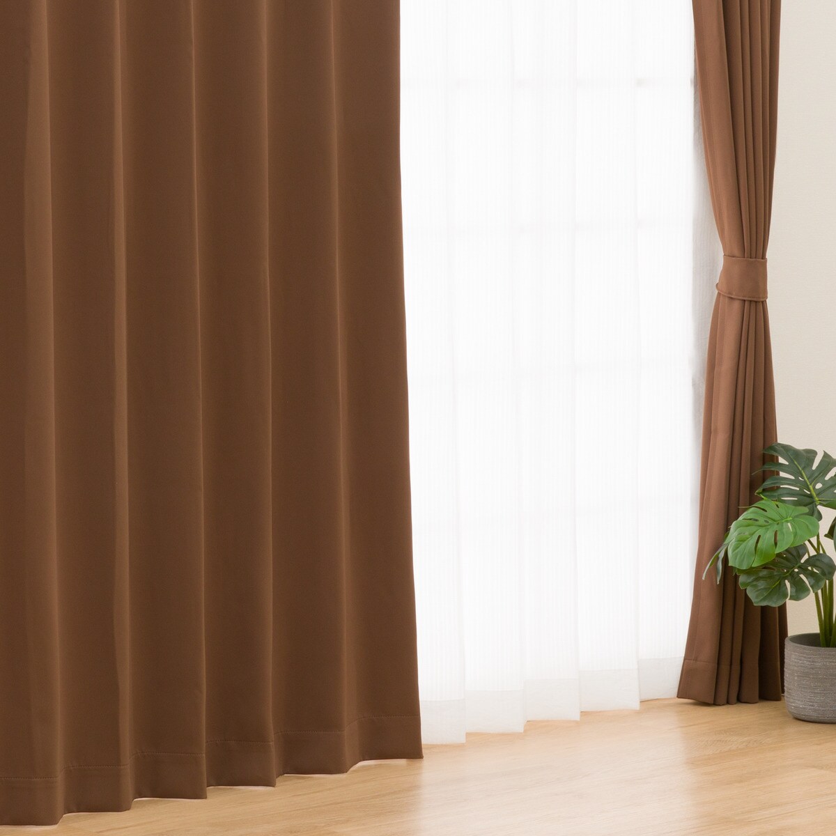 遮光1級・遮熱カーテン(RD086 BR)