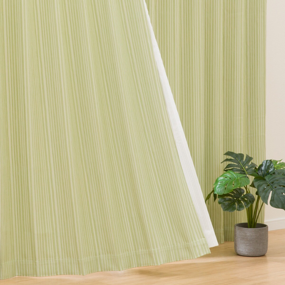 ニトリの遮光3級カーテン(RD098 イエローグリーン)(カーテン・レース)