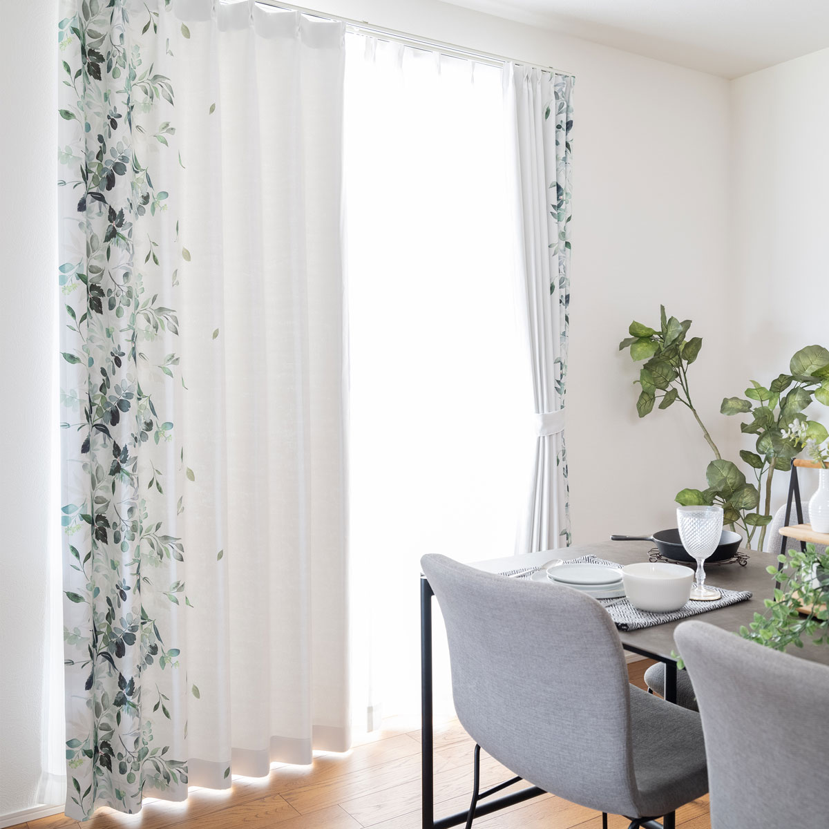 遮光2級・遮熱カーテン（両端絵羽 リーフ柄カーテン9297） メーカー直送・