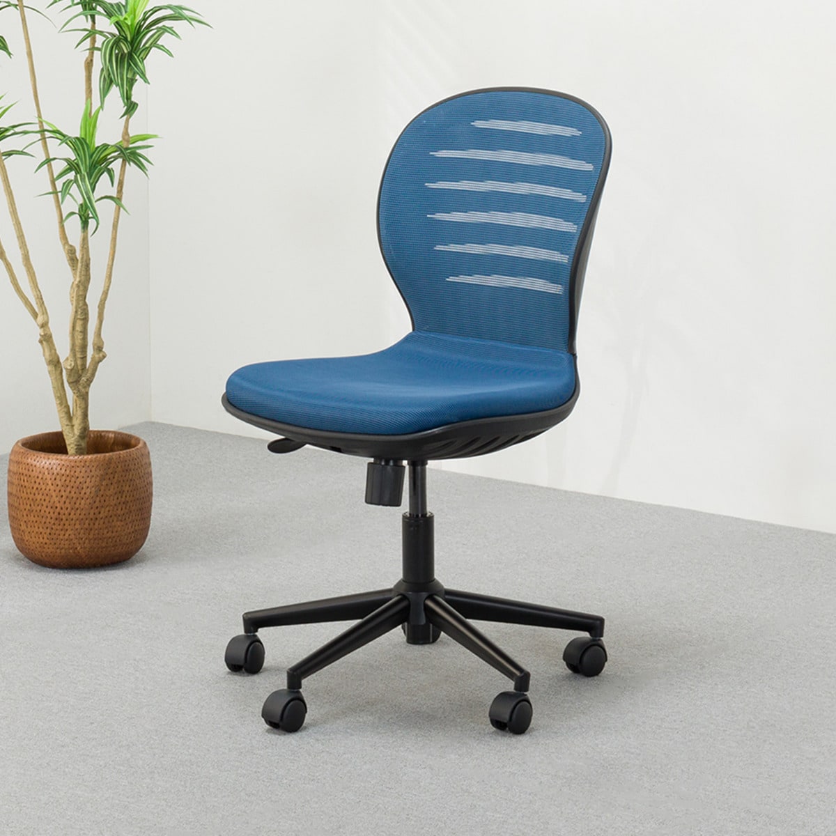 ニトリの[幅57cm]オフィスチェア(OAチェア MS7003H BL)   【1年保証】(チェア・椅子)
