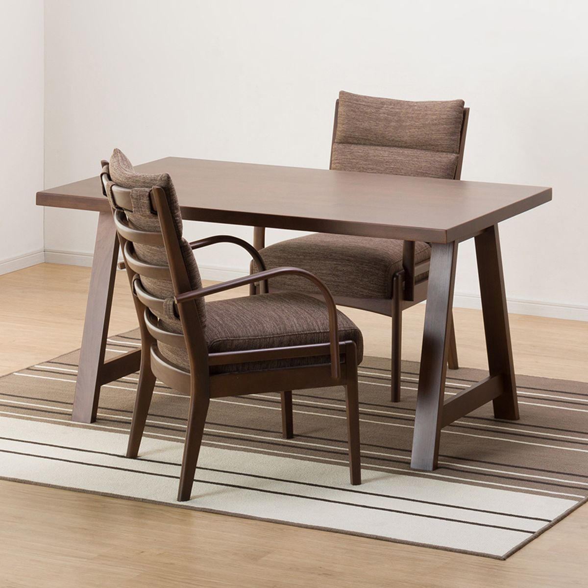 [幅135cm] ダイニングテーブル3点セット(NコレクションT06A 135MBR/C-27M肘付きMBR/DMO)  【配送員設置】 【5年保証】 【期間限定価格：11/17〜12/31まで】