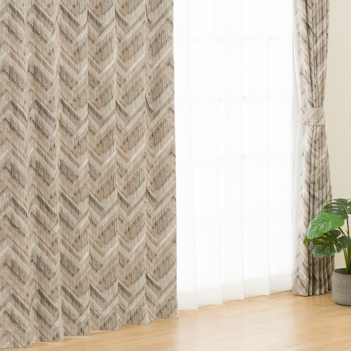 裏地付き遮光2級・遮熱カーテン(PK051 ブラウン)