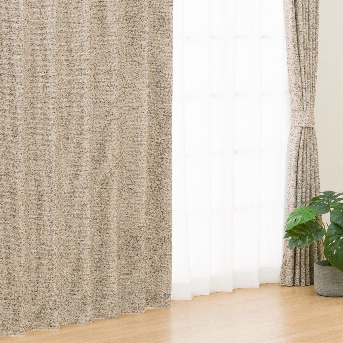 裏地付き遮光2級・遮熱カーテン(PK058 BE)